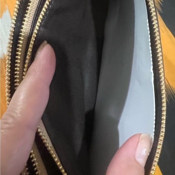 Coach beautiful & trendy clutch got from US - Picture 16 of 17